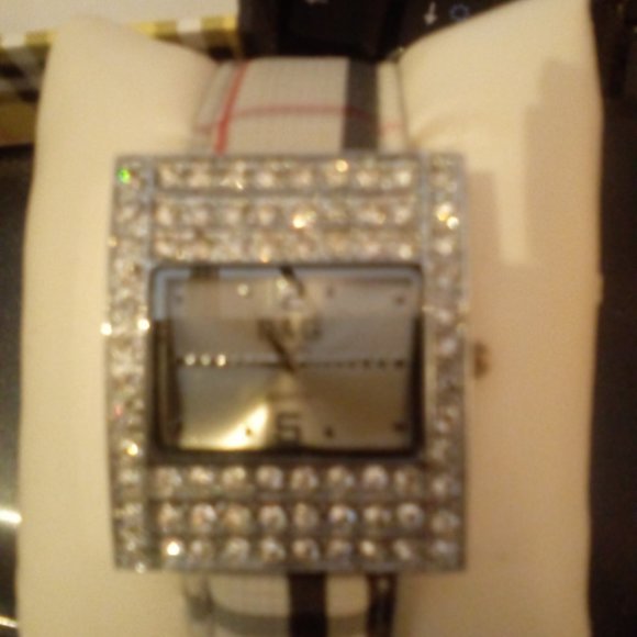 Dolce and Gabbana watch in plaid design box - Picture 3 of 5